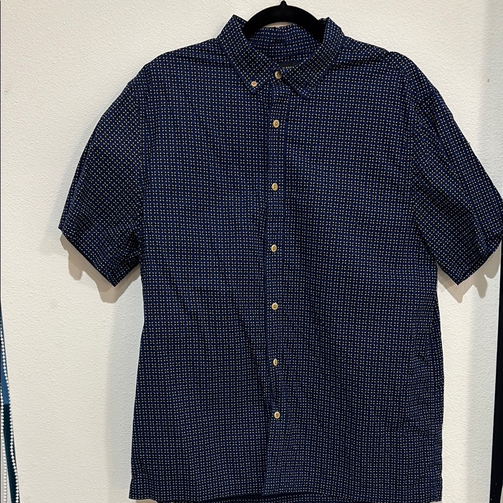 Banana Republic Men's Navy Blue Button-Up T-Shirt, Men’s L